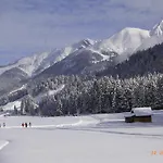 Krosbacher Hof فندق 3*
